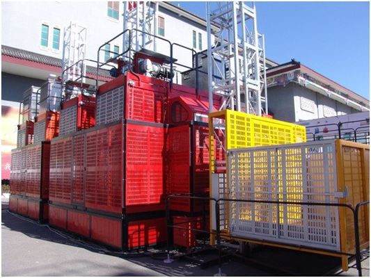 Single Mast Building Material Hoist 21m/Min Exterior Construction Elevator