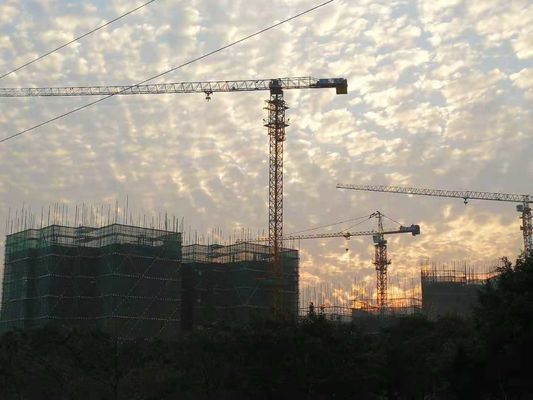 İyi fiyat Yüksek katlı bina inşaatı için 4 ton 51 m yükleme kapasitesi çevrimiçi
