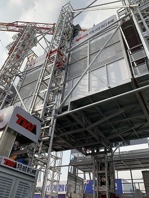 Çift direğe sahip SC800 inşaat alanı kaldırıcı, 8 tonluk yüksek katlı malzeme kaldırıcı