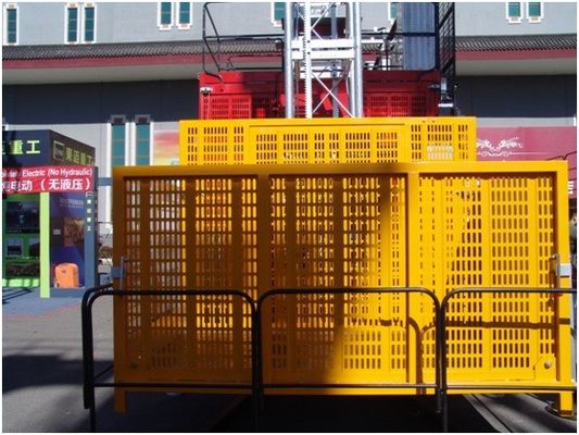 Sıcak Galvanizli Mast 21m/Min 2000kg Rack ve Pinion Materyal için İnşaat Taşıyıcısı